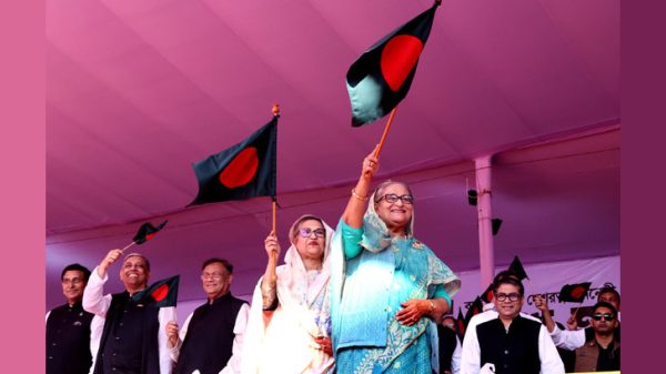 দারিদ্র্যমুক্ত সোনার বাংলা গড়ার লক্ষ্যে আমি কাজ করে যাচ্ছি : প্রধানমন্ত্রী