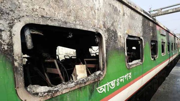 রেলে আগুনের ঘটনায় আটক ব্যক্তিদের সম্পৃক্ততা পায়নি র‍্যাব