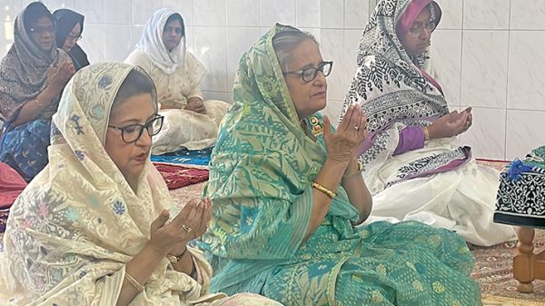 হজরত শাহজালালের মাজার জিয়ারত করলেন শেখ হাসিনা