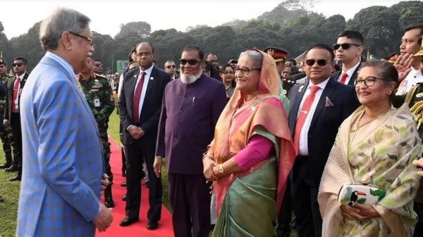 রাষ্ট্রপতির সংবর্ধনায় যোগ দিলেন প্রধানমন্ত্রী
