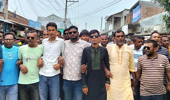 কয়রায় যুবদলের বিক্ষোভ ও প্রতিবাদ সমাবেশ